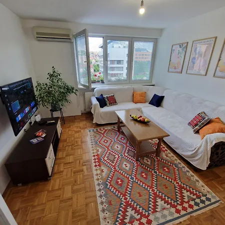 Matchbox Apartment *